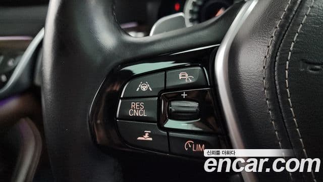 BMW 5 Series 2018 — Фото 15/20