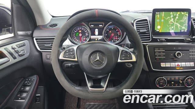 Mercedes-Benz GLE-Class 2018 — ფოტო 15/20