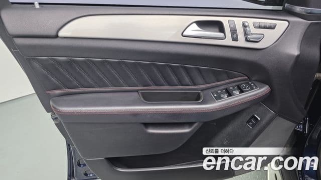 Mercedes-Benz GLE-Class 2018 — Şəkil 12/32
