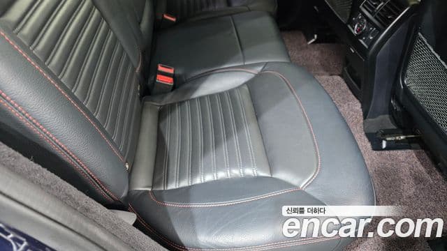 Mercedes-Benz GLE-Class 2018 — Şəkil 28/32