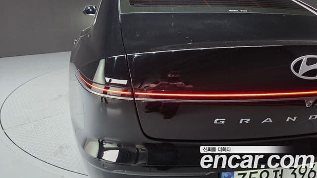 Hyundai Grandeur Hybrid 2023 — ფოტო 21/32
