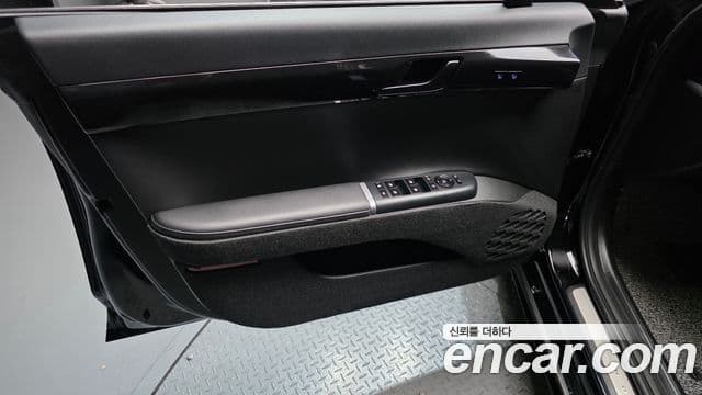 Hyundai Grandeur Hybrid 2023 — ფოტო 7/32