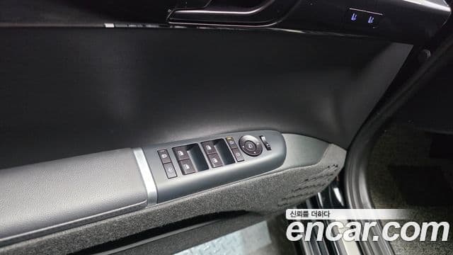 Hyundai Grandeur Hybrid 2023 — ფოტო 28/32