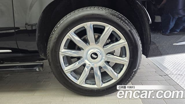 Cadillac Escalade 2023 — Photo 19/38
