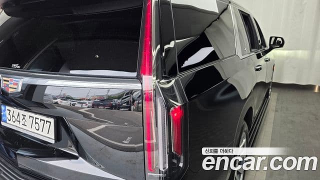Cadillac Escalade 2023 — Photo 29/38