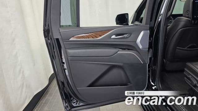 Cadillac Escalade 2023 — Photo 14/38