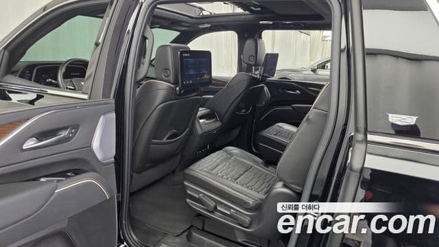 Cadillac Escalade 2023 — Photo 7/38