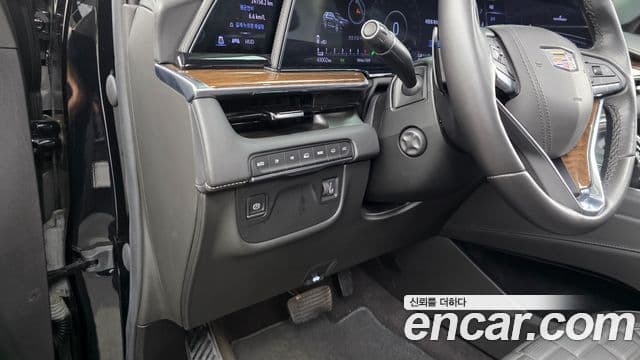 Cadillac Escalade 2023 — Photo 37/38