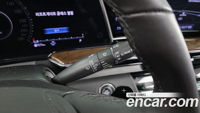 Cadillac Escalade 2023 — Photo 24/38