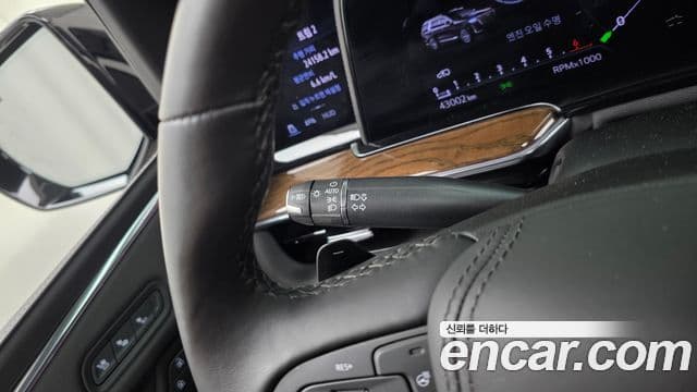 Cadillac Escalade 2023 — Photo 30/38