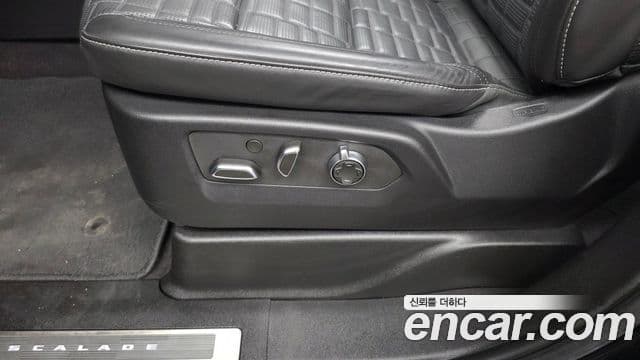 Cadillac Escalade 2023 — Photo 28/38