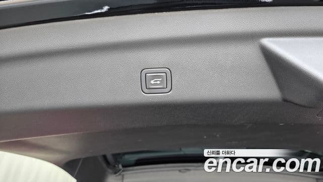 Cadillac Escalade 2023 — Photo 33/38