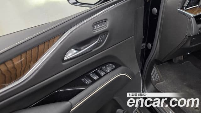 Cadillac Escalade 2023 — Photo 26/38