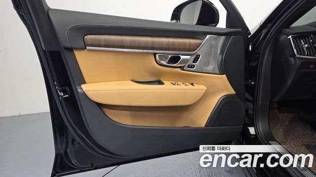Volvo S90 2023 — Photo 33/36