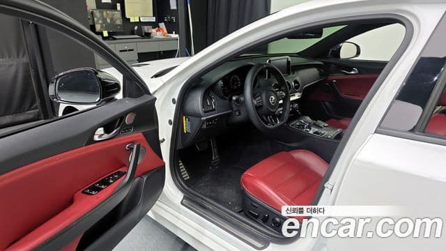 Kia Stinger 2018 — Şəkil 10/20