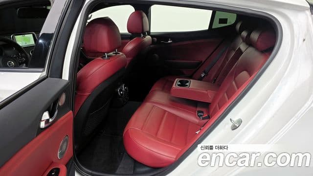 Kia Stinger 2018 — Şəkil 12/20
