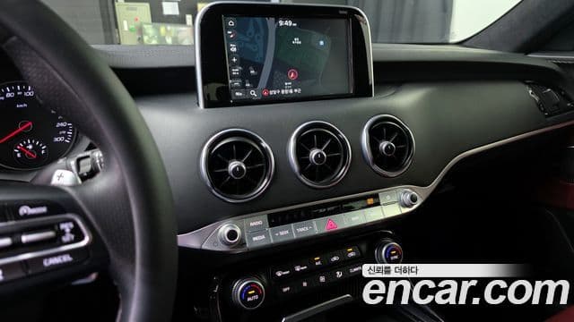 Kia Stinger 2018 — Şəkil 13/20