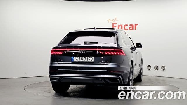 Audi Q8 2021 — Şəkil 9/20