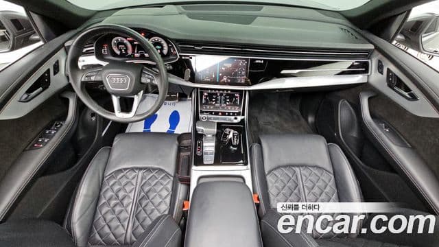 Audi Q8 2021 — Şəkil 13/20