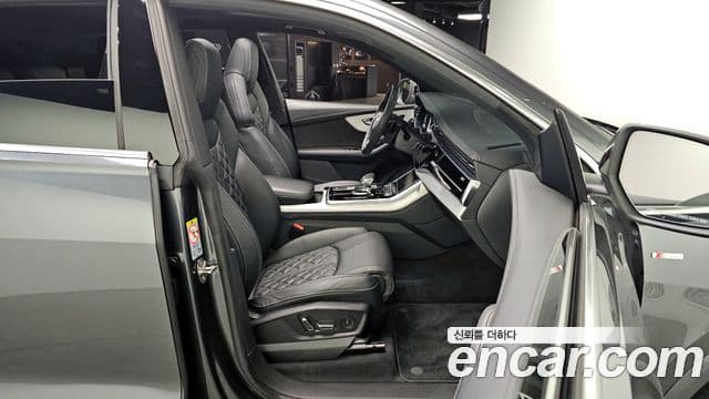 Audi Q8 2021 — Şəkil 17/20