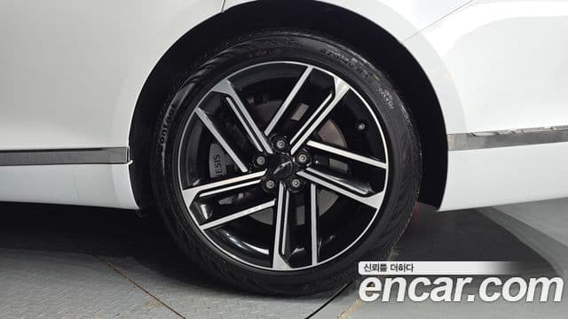 Genesis G80 2025 — Photo 31/33