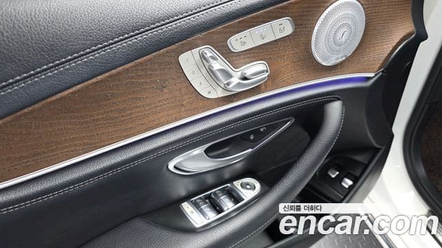 Mercedes-Benz E-Class 2019 — Şəkil 17/20