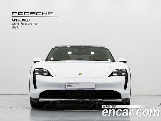 Porsche Taycan 2023 — Photo 8/19