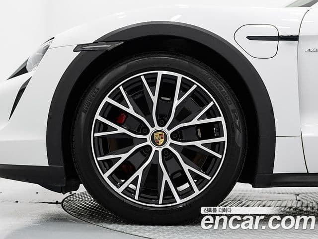 Porsche Taycan 2023 — Photo 7/19