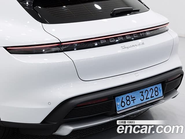 Porsche Taycan 2023 — Photo 11/19