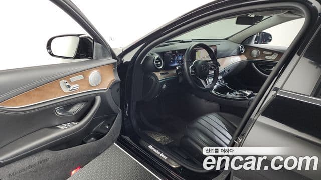 Mercedes-Benz E-Class 2019 — Фото 10/20