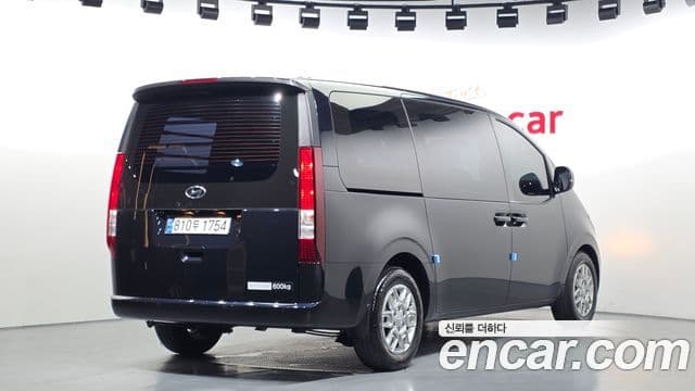 Hyundai Staria 2023 — ფოტო 2/20