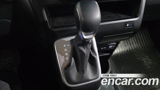 Hyundai Staria 2023 — ფოტო 9/20