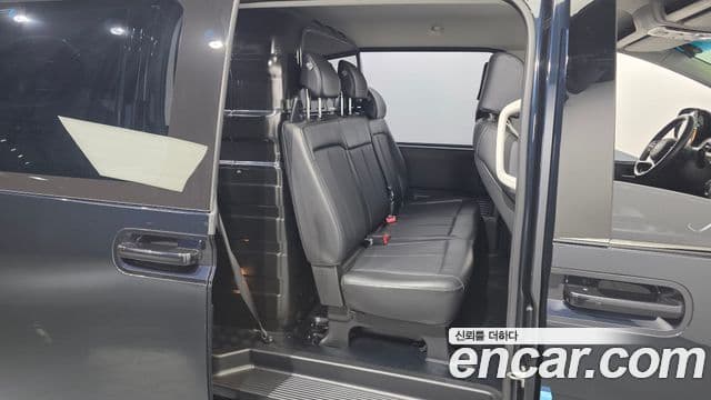 Hyundai Staria 2023 — ფოტო 12/20