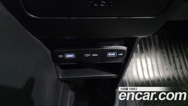 Hyundai Staria 2023 — ფოტო 13/20