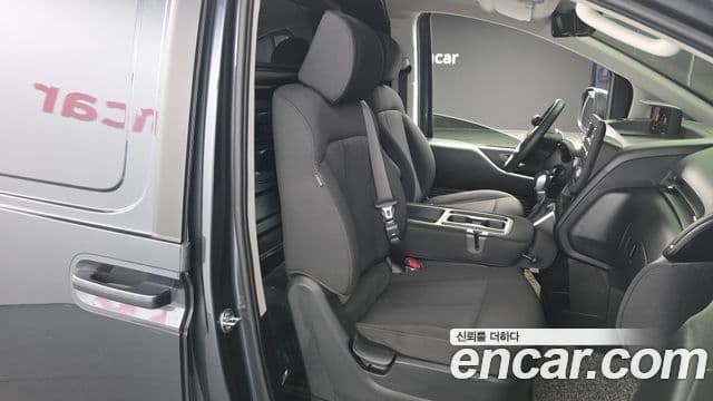 Hyundai Staria 2024 — ფოტო 11/20