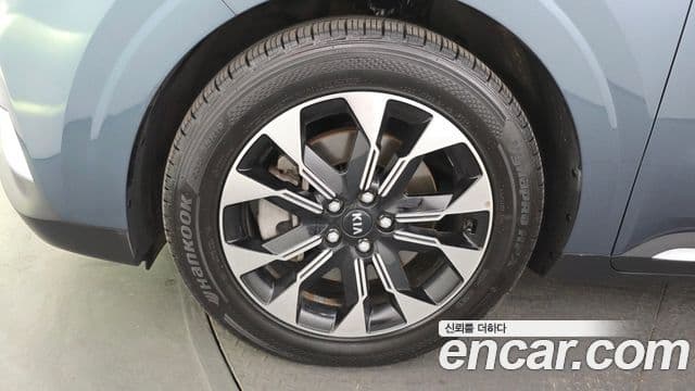 Kia Carnival 2021 — ფოტო 5/20