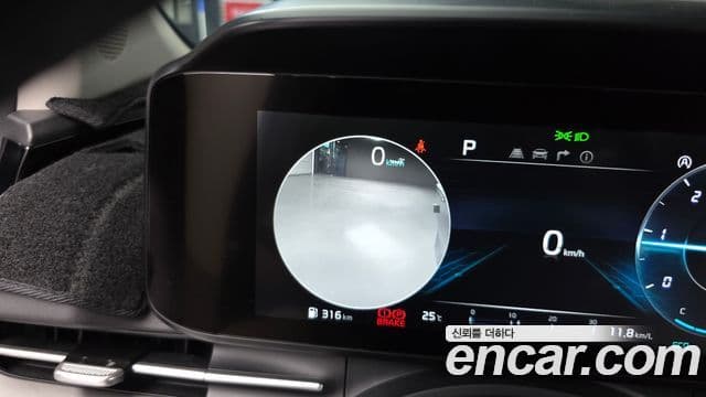 Kia Carnival 2021 — ფოტო 15/20