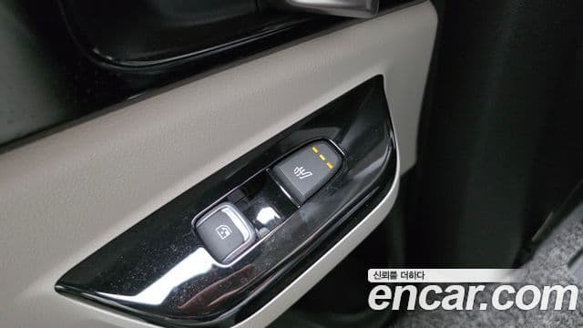 Kia Carnival 2021 — ფოტო 18/20