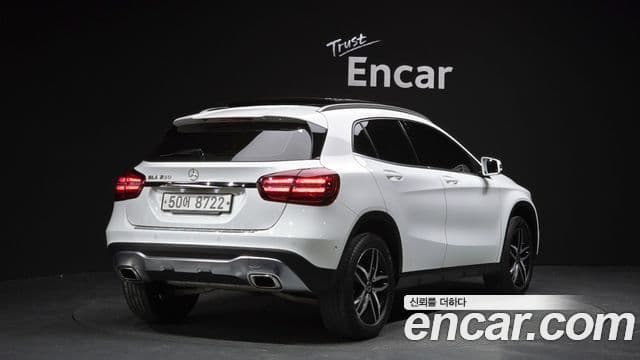 Mercedes-Benz GLA-Class 2018 — Şəkil 2/20