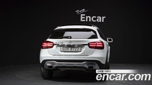 Mercedes-Benz GLA-Class 2018 — Şəkil 4/20