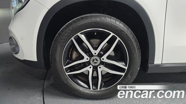 Mercedes-Benz GLA-Class 2018 — Şəkil 5/20