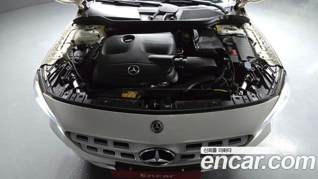 Mercedes-Benz GLA-Class 2018 — Şəkil 6/20