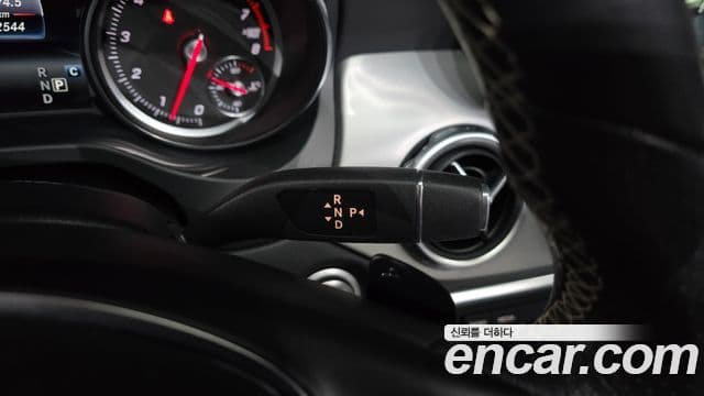 Mercedes-Benz GLA-Class 2018 — Şəkil 9/20