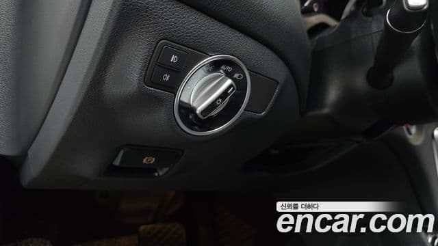 Mercedes-Benz GLA-Class 2018 — Şəkil 17/20