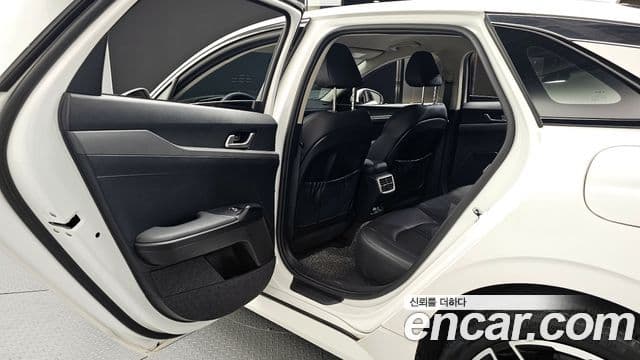 Kia K5 2022 — Şəkil 12/20
