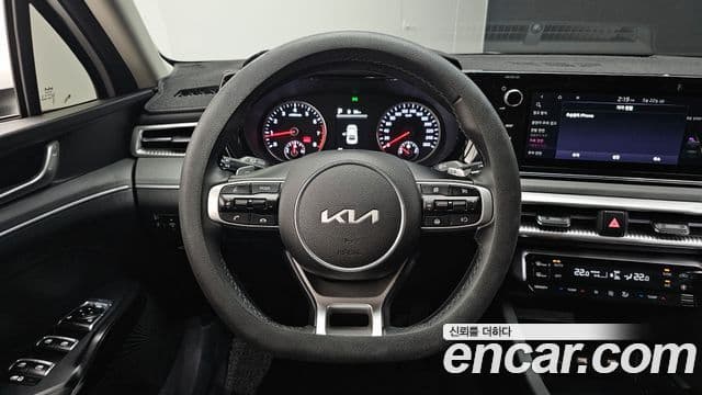 Kia K5 2022 — Şəkil 13/20