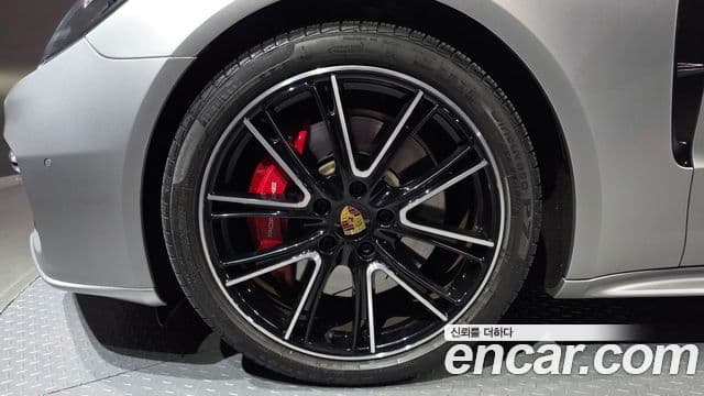 Porsche Panamera 2019 — Photo 20/20