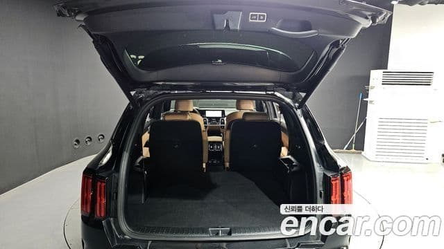 Kia Sorento 2022 — ფოტო 16/20