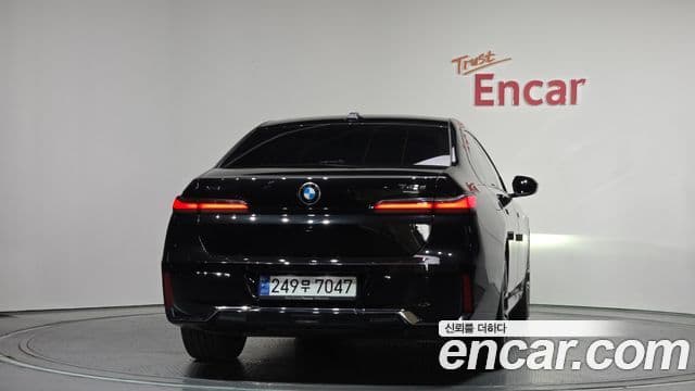 BMW 7 Series 2024 — ფოტო 4/20