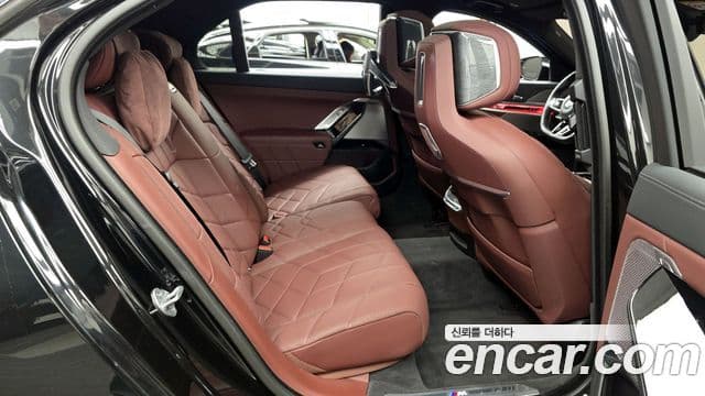 BMW 7 Series 2024 — ფოტო 12/20